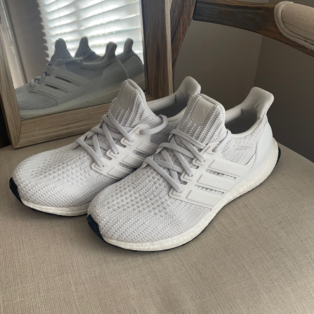 adidas ultra boost Pre-owned Women’s 9.5 / Men’s 8